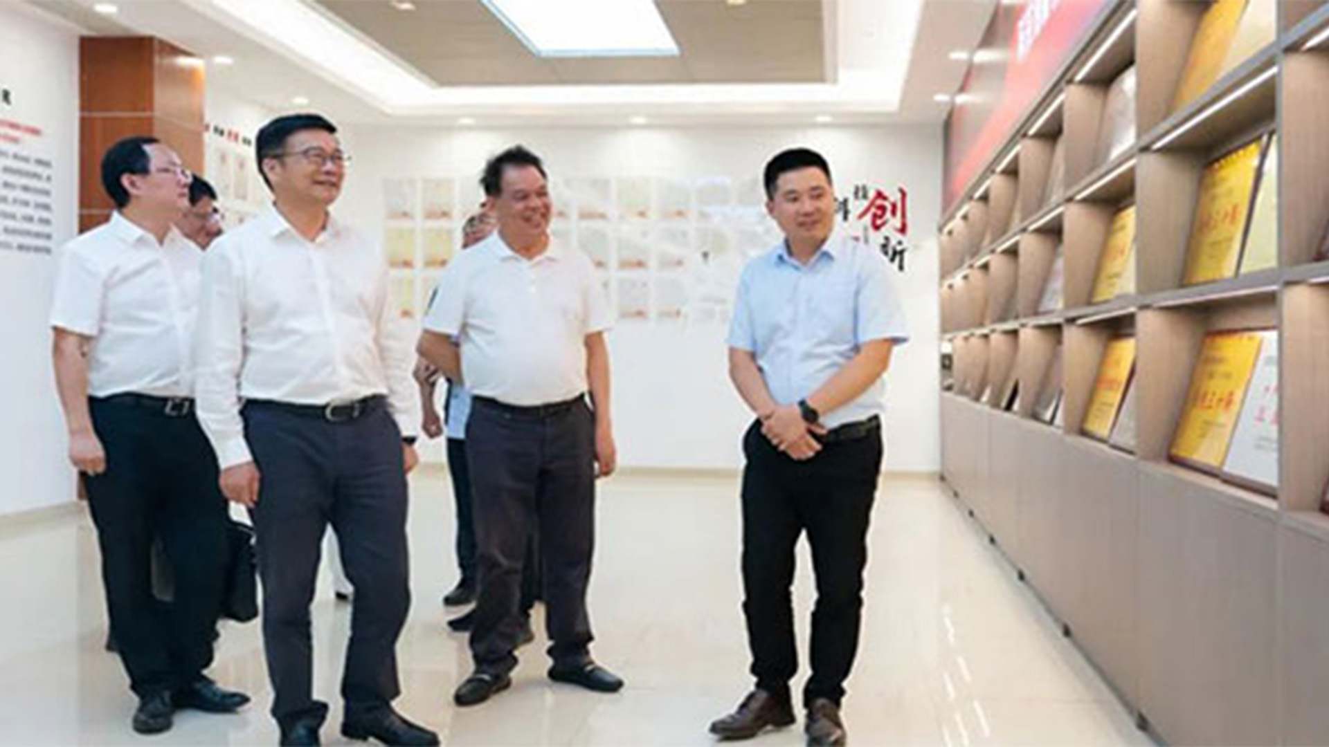 溫州灣新區(qū)黨工委書記、管委會(huì)主任周一富走訪浙江石化閥門有限公司